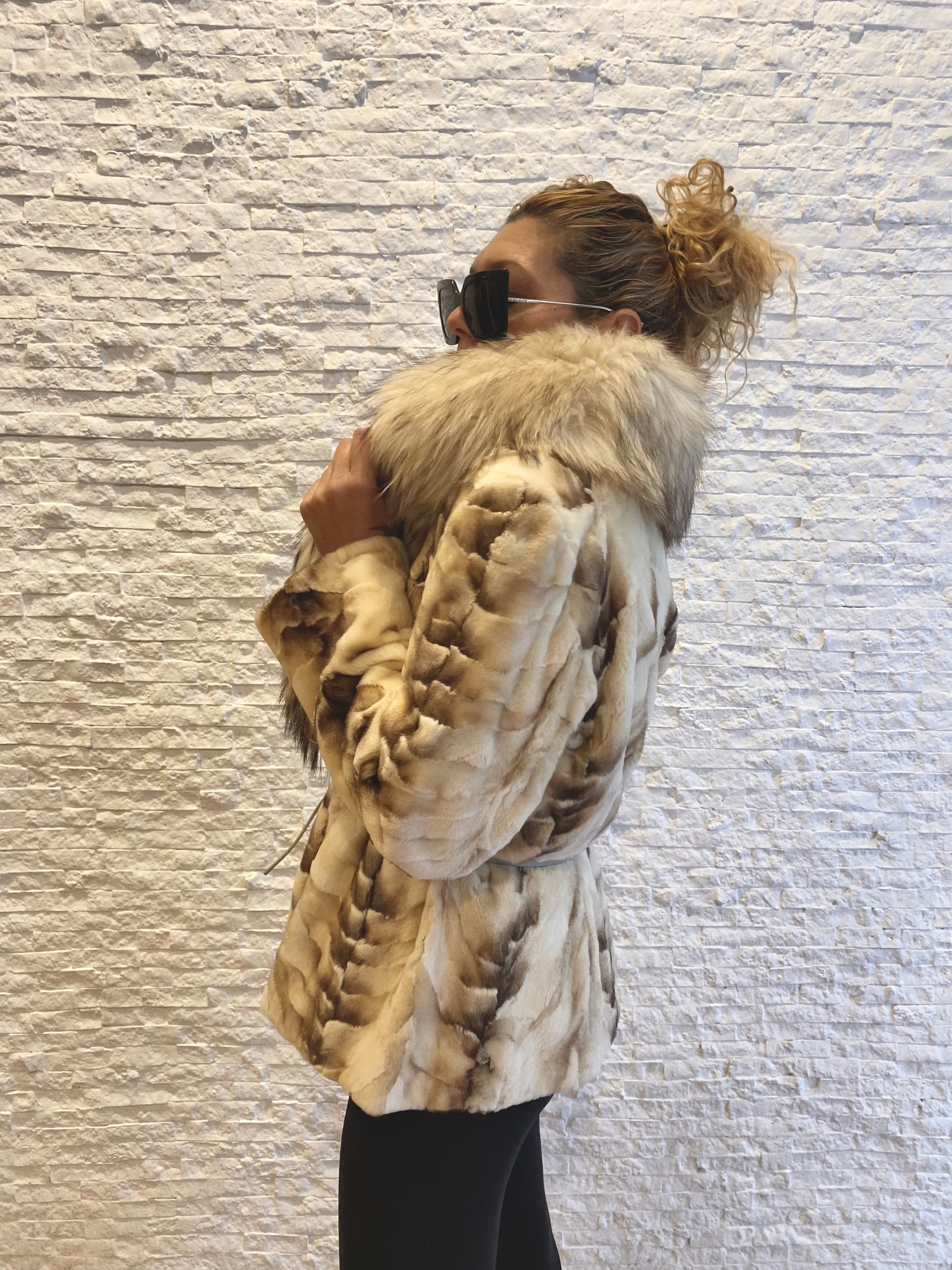 Giacca di visone con importante collo di volpe € 690