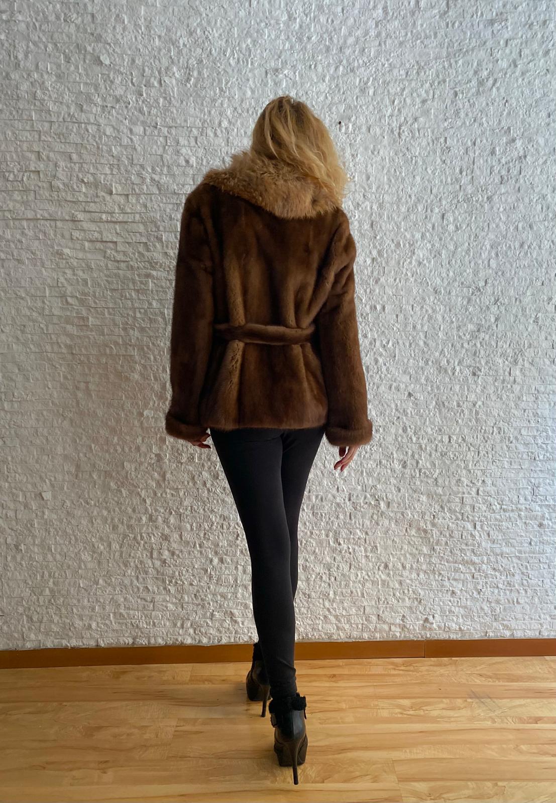 Giacca di Visone con collo in Volpe € 390