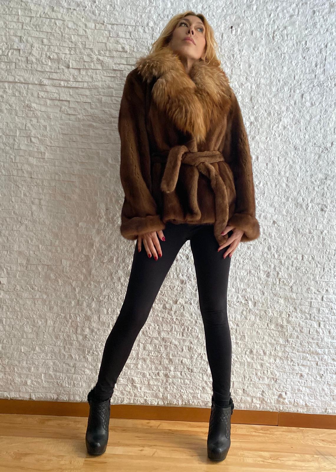 Giacca di Visone con collo in Volpe € 390